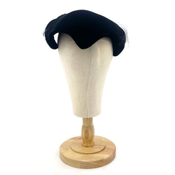 Vintage 1950s Black Velvet Evening Hat Beret Cap Rhinestone Clip With Mesh Veil - Picture 4 of 10